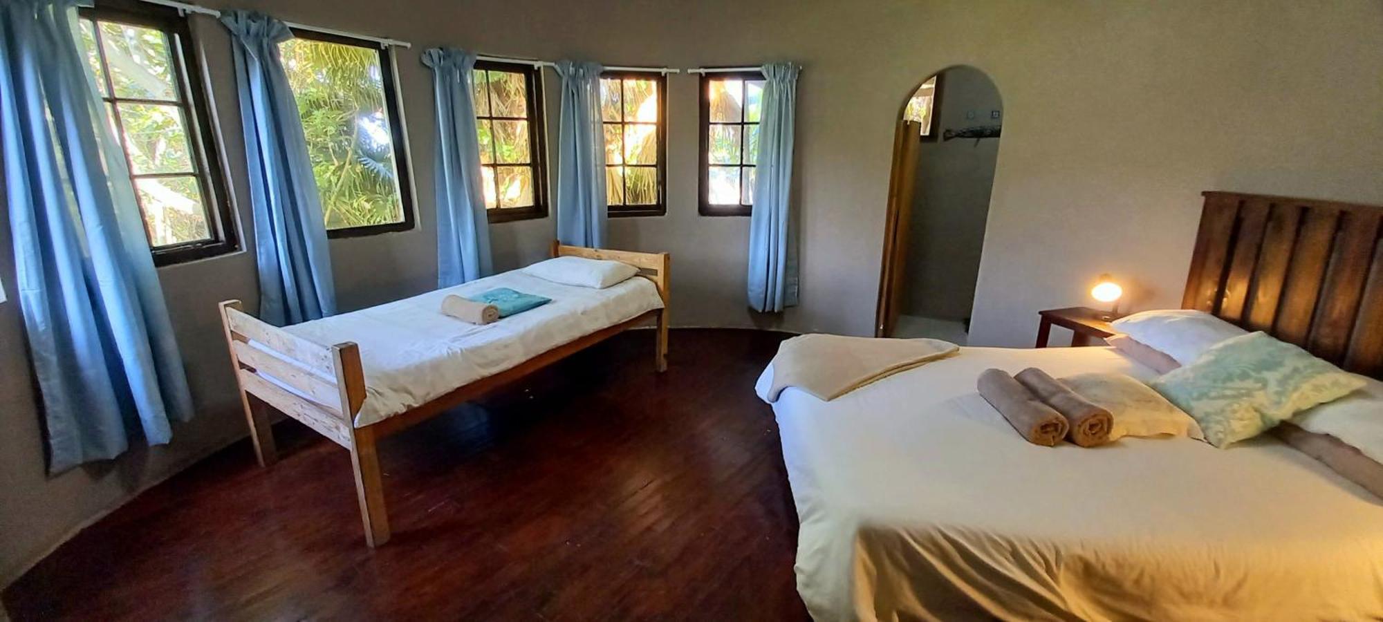 Ikaya Accommodation Psj Port Saint John's Bagian luar foto
